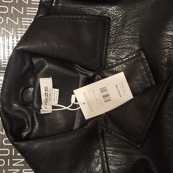 Wednesday Addams Jacket NWT BLACK VEGAN LEATHER SHORT CROPPED JACKET - Picture 6 of 7
